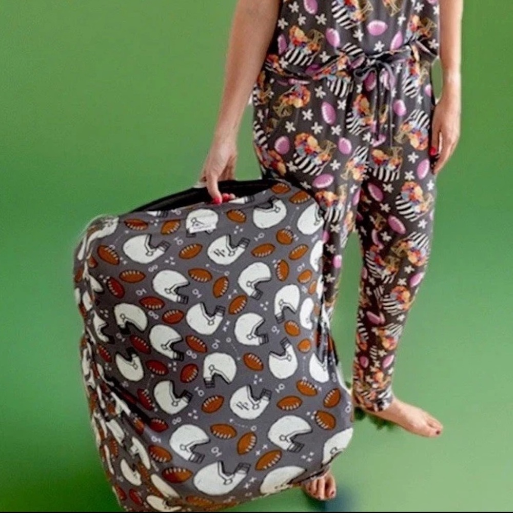 POSH PEANUT 🏈quarterback car seat cover nursing cover grocery/dine out cover NWT